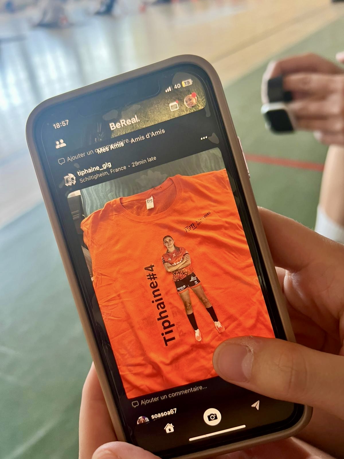 Handball ASPTT Strasbourg «Et regardez un peu, nos supporters 🧡 ont prévu des trucs: tee-shirts, pancartes, objets bruyants… l’ambiance promet d’être folle à Créteil !<br />
On a tellement hâte d’être à samedi !»