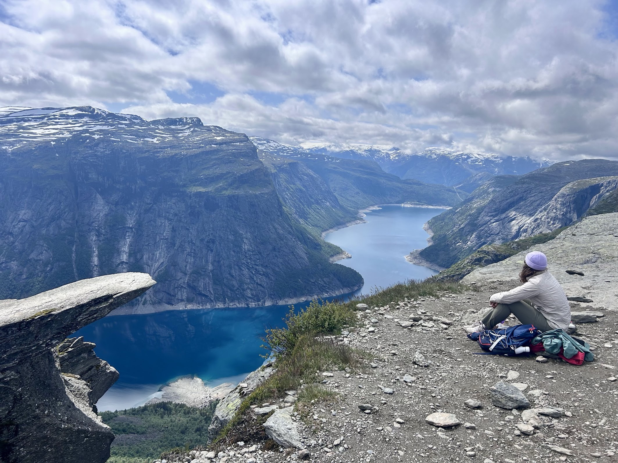 Voyage en van sur handbelles.fr avec Axelle Florentin et Valentin Clauss. Norvège Voyage en van sur handbelles.fr avec Axelle Florentin et Valentin Clauss. Norvège