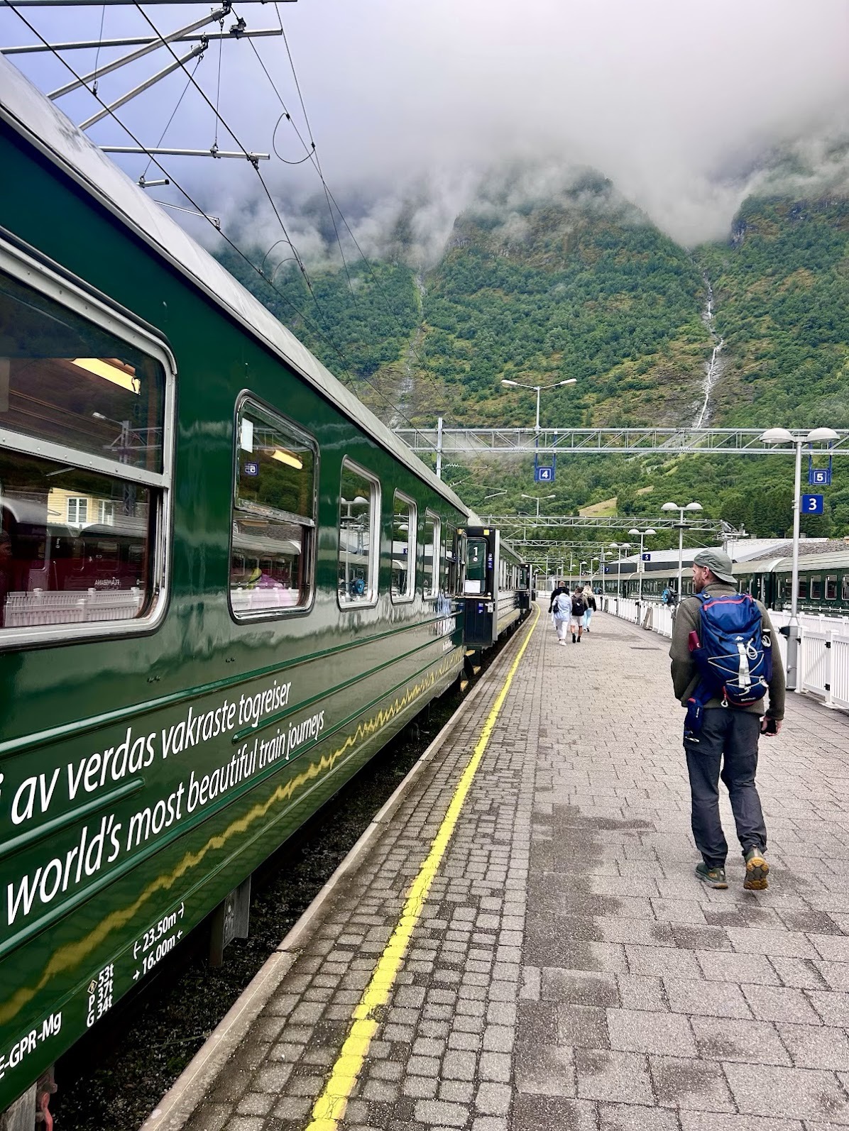 Voyage en van sur handbelles.fr avec Axelle Florentin et Valentin Clauss. Norvège Voyage en van sur handbelles.fr avec Axelle Florentin et Valentin Clauss. Norvège