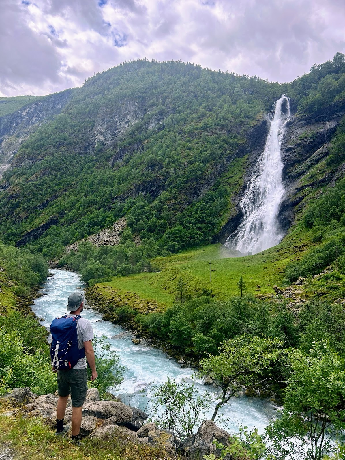 Voyage en van sur handbelles.fr avec Axelle Florentin et Valentin Clauss. Norvège Voyage en van sur handbelles.fr avec Axelle Florentin et Valentin Clauss. Norvège