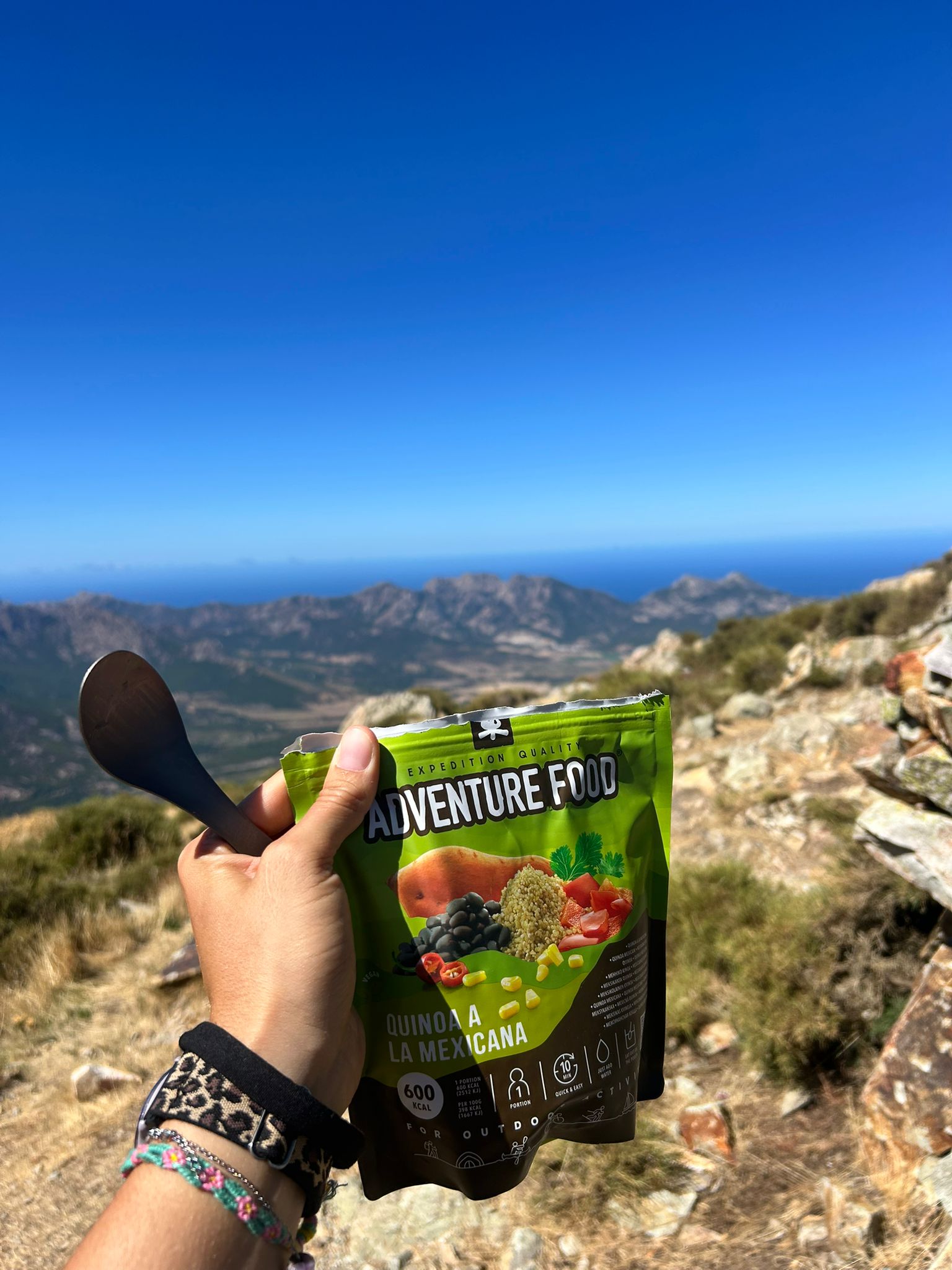 Voyage en van sur handbelles.fr avec Axelle Florentin et Valentin Clauss. GR20 Corse<br />

