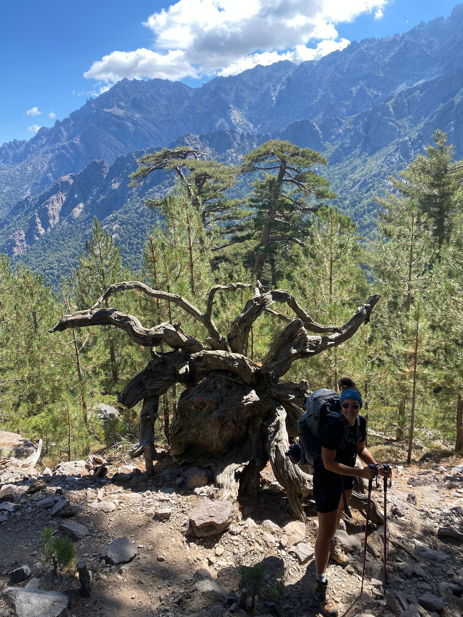 Voyage en van sur handbelles.fr avec Axelle Florentin et Valentin Clauss. GR20 Corse<br />
