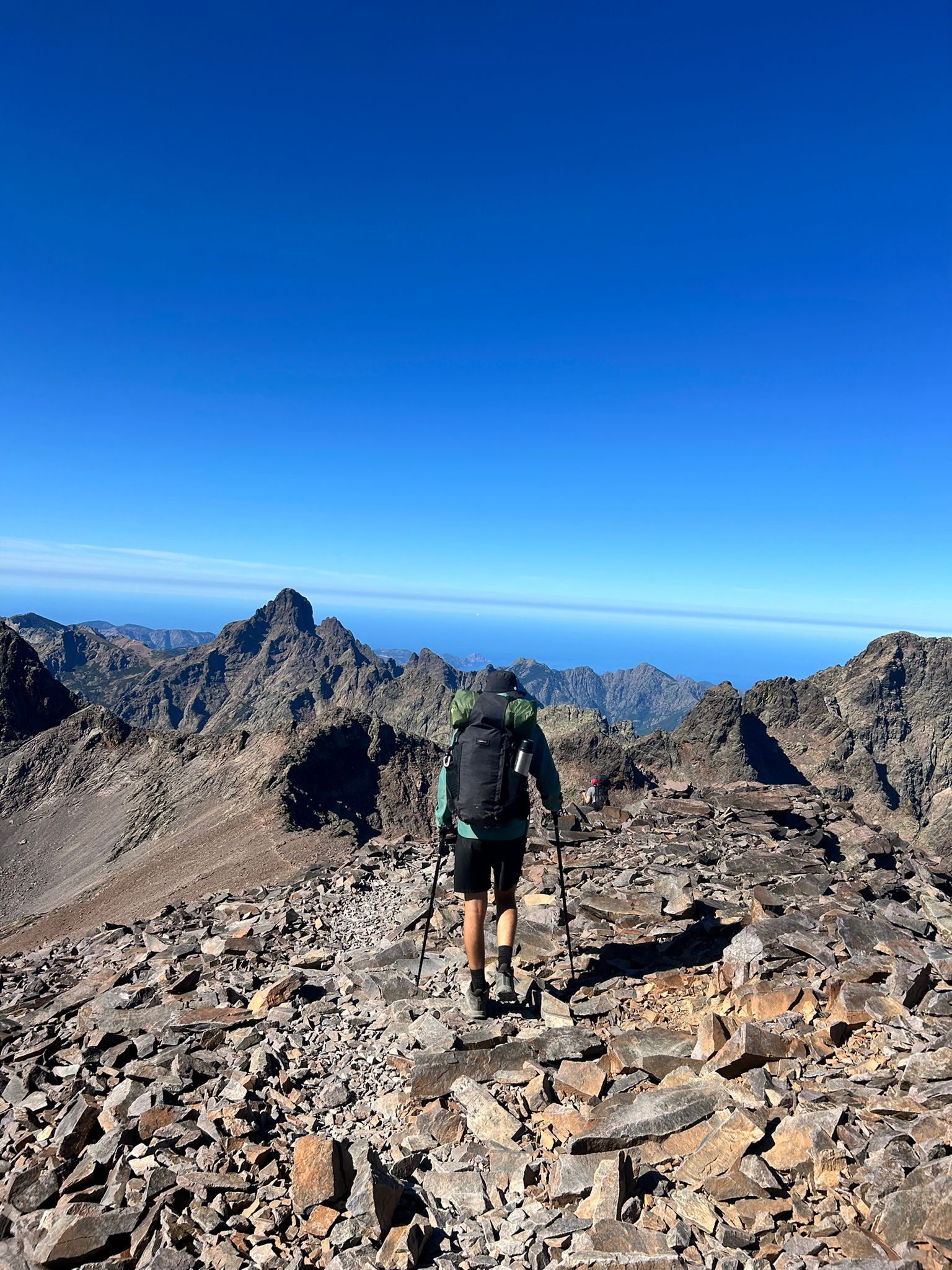 Voyage en van sur handbelles.fr avec Axelle Florentin et Valentin Clauss. GR20 Corse<br />
