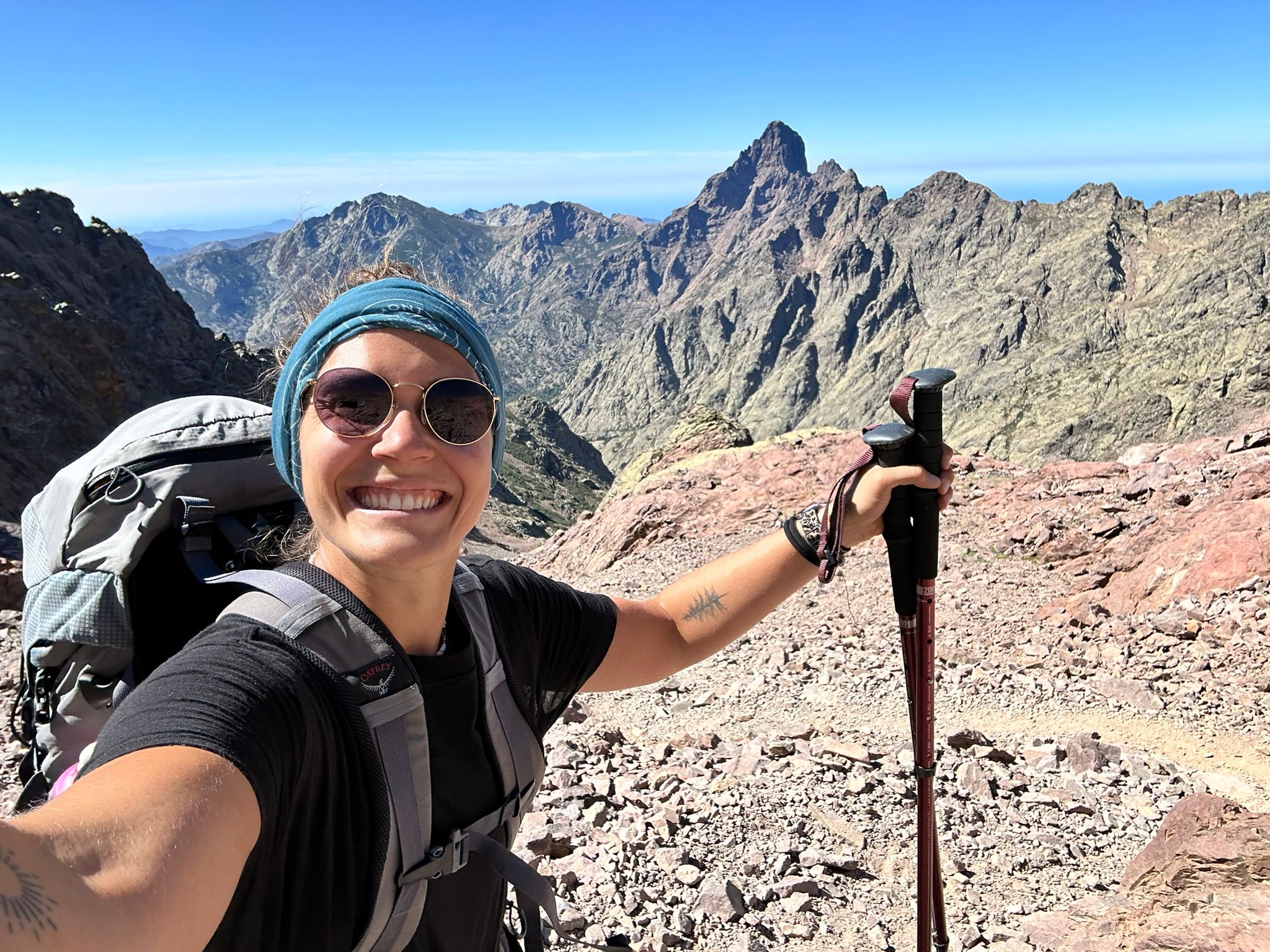 Voyage en van sur handbelles.fr avec Axelle Florentin et Valentin Clauss. GR20 Corse<br />
