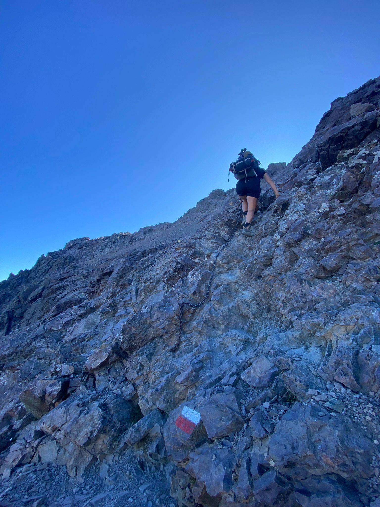 Voyage en van sur handbelles.fr avec Axelle Florentin et Valentin Clauss. GR20 Corse<br />
