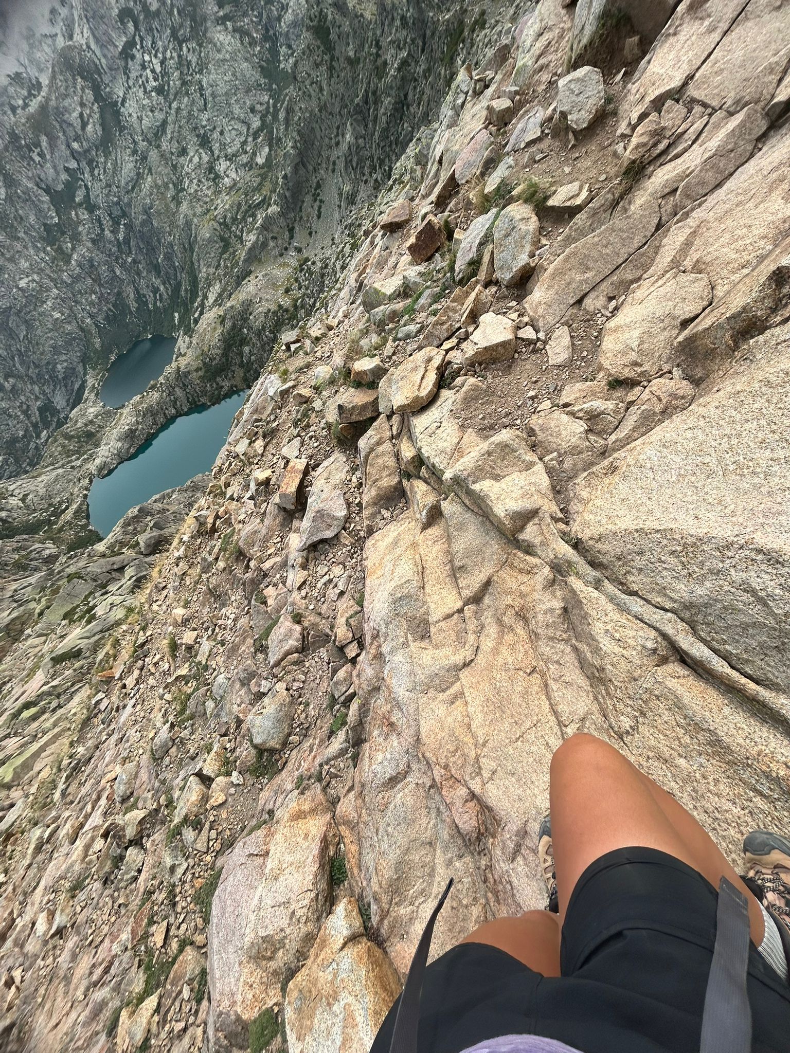 Voyage en van sur handbelles.fr avec Axelle Florentin et Valentin Clauss. GR20 Corse<br />
