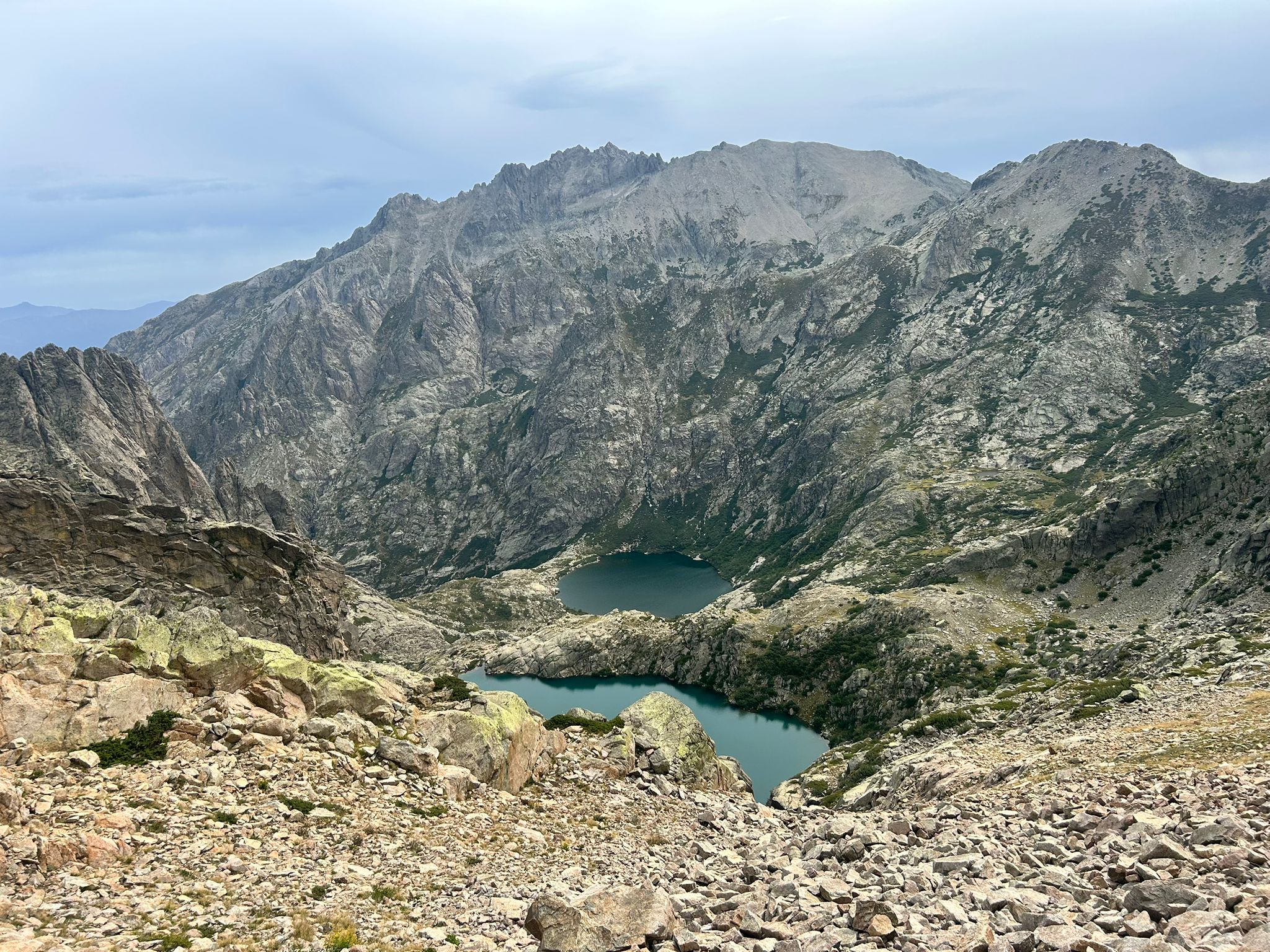 Voyage en van sur handbelles.fr avec Axelle Florentin et Valentin Clauss. GR20 Corse<br />

