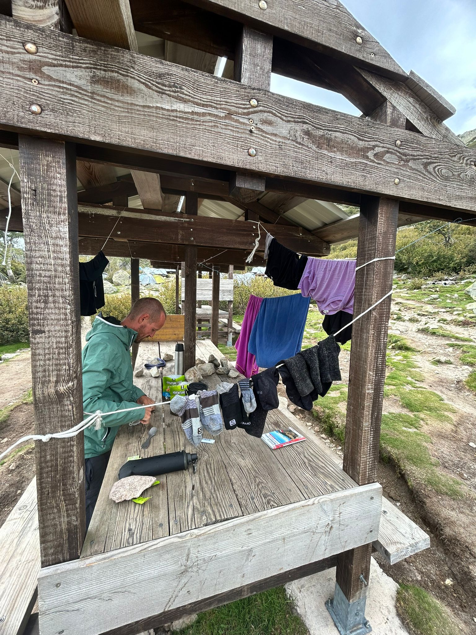 Voyage en van sur handbelles.fr avec Axelle Florentin et Valentin Clauss. GR20 Corse<br />
