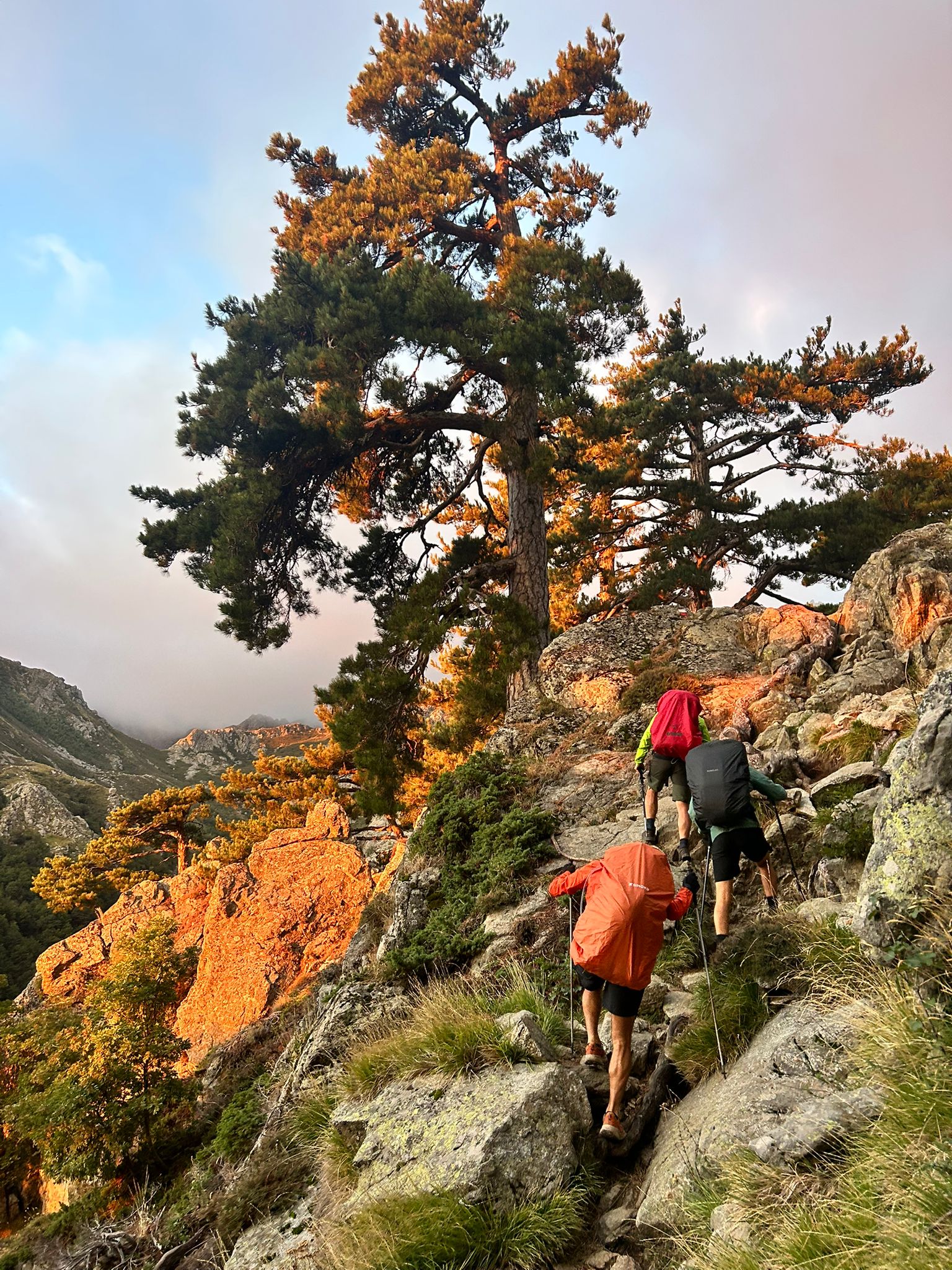 Voyage en van sur handbelles.fr avec Axelle Florentin et Valentin Clauss. GR20 Corse<br />
