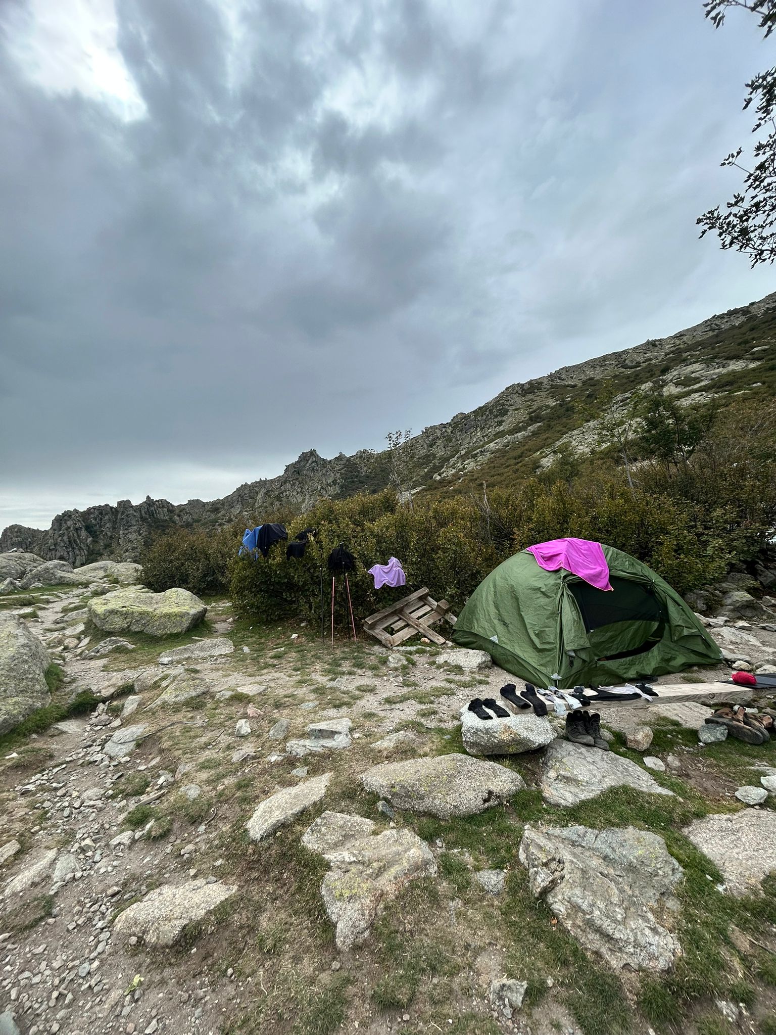 Voyage en van sur handbelles.fr avec Axelle Florentin et Valentin Clauss. GR20 Corse<br />
