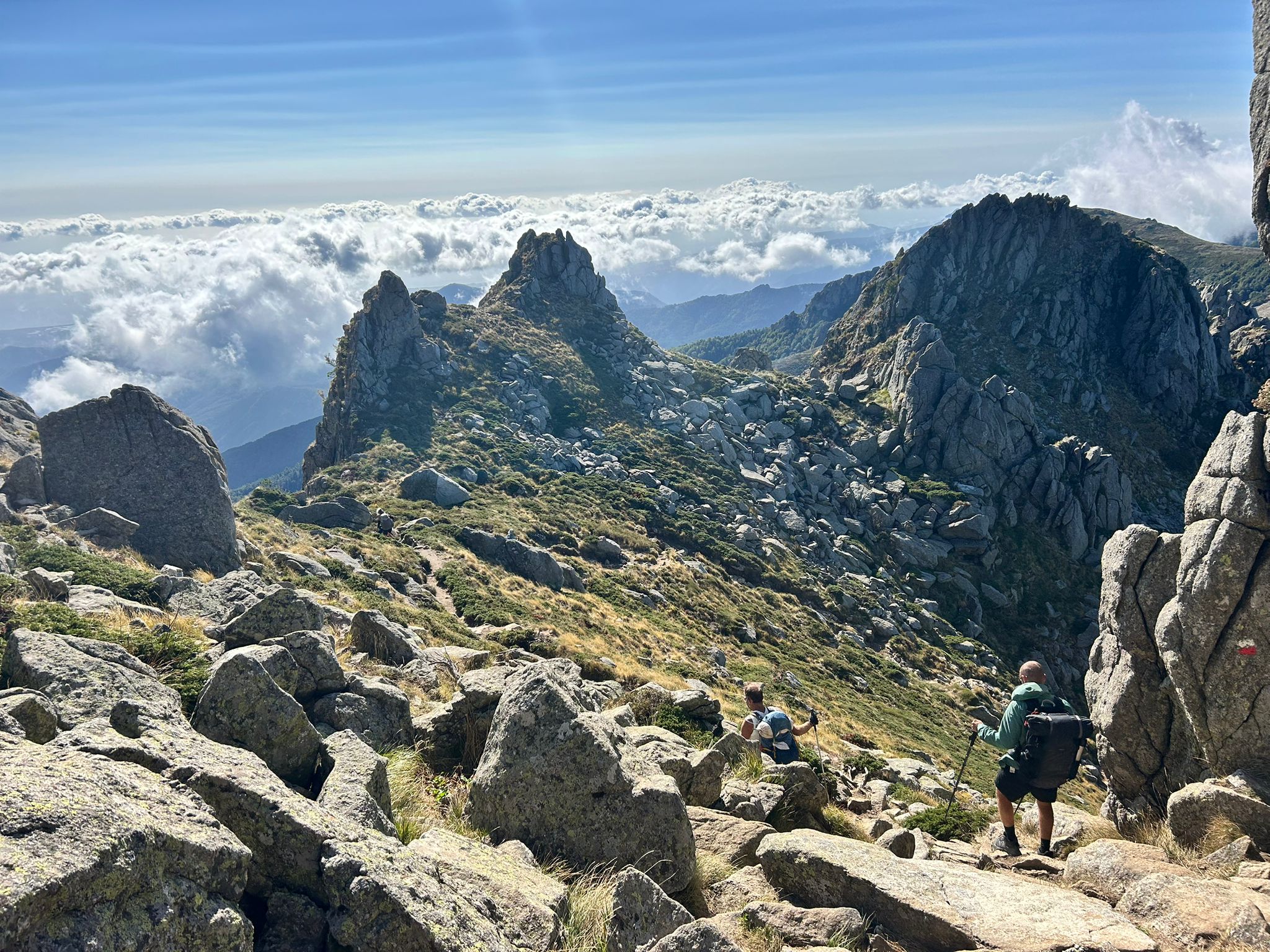 Voyage en van sur handbelles.fr avec Axelle Florentin et Valentin Clauss. GR20 Corse<br />
