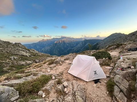 Voyage en van sur handbelles.fr avec Axelle Florentin et Valentin Clauss. GR20 Corse<br />
