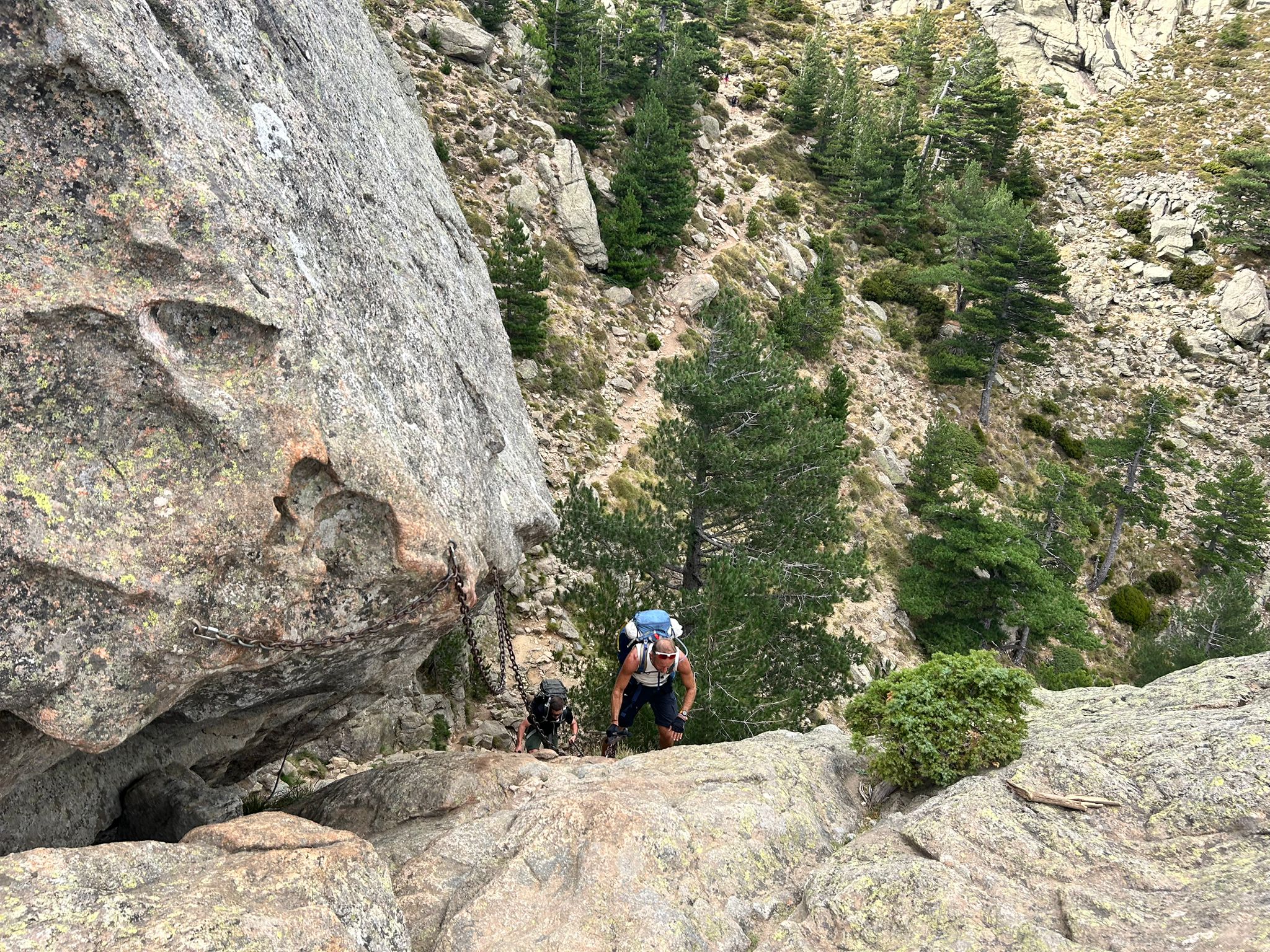 Voyage en van sur handbelles.fr avec Axelle Florentin et Valentin Clauss. GR20 Corse<br />

