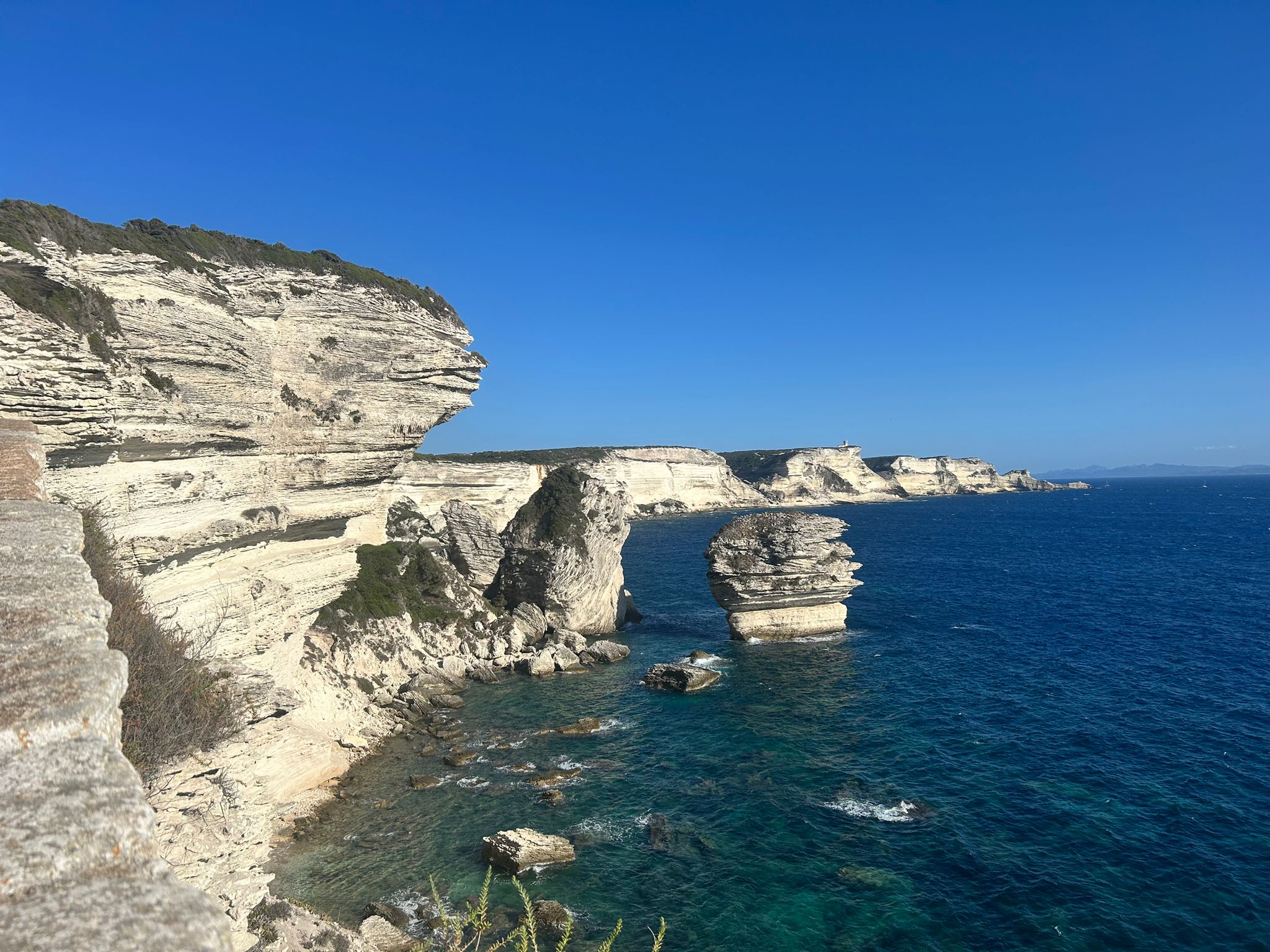 Voyage en van sur handbelles.fr avec Axelle Florentin et Valentin Clauss. GR20 Corse<br />
