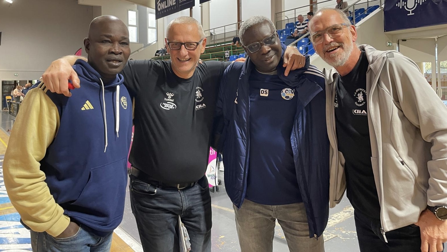 handball Reichstett Vesoul, les anciens du Racing club de Strasbourg Cheikh et Douta Seck, Pierre Weiss, Stéphane Schmidt Racing sur handbelles.fr handball Reichstett Vesoul, les anciens du Racing club de Strasbourg Cheikh et Douta Seck, Pierre Weiss, Stéphane Schmidt Racing sur handbelles.fr<br />