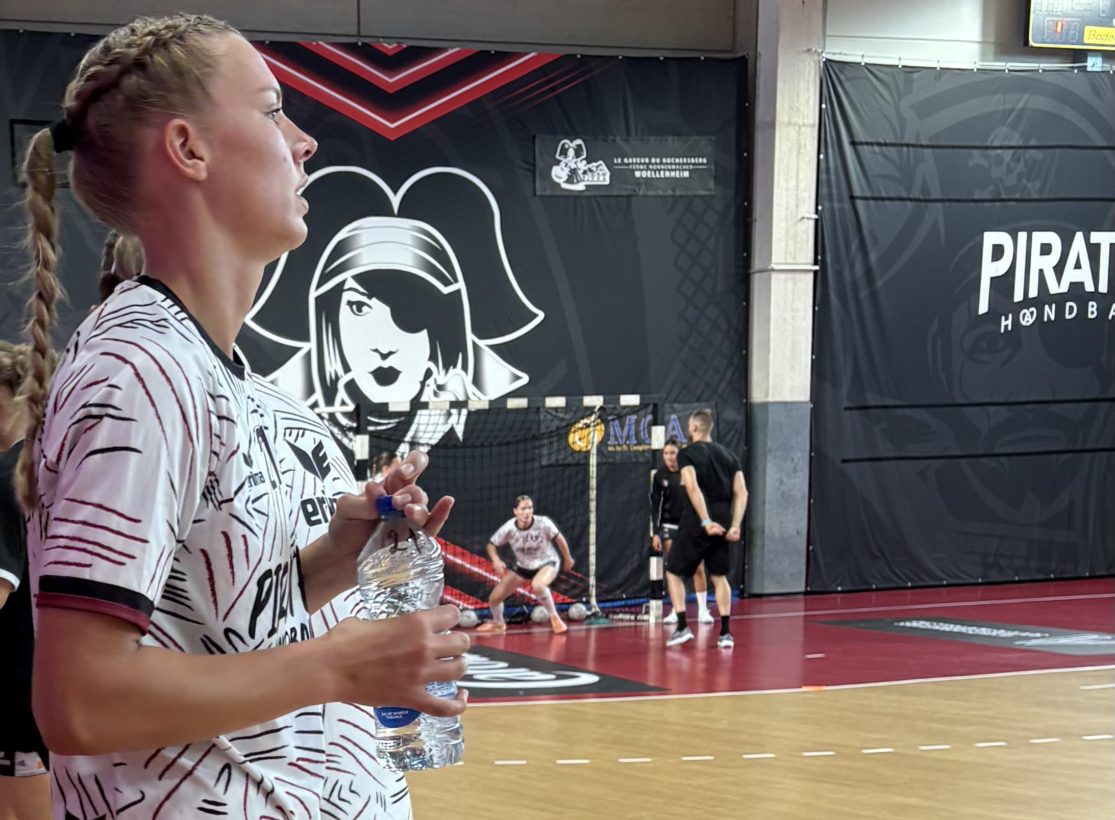 Handball Lisa Vlug Piraths Strasbourg ATH sur handbelles.fr