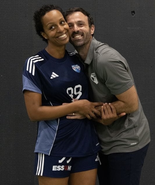 Handball Delphine Thiam (ESSAHB) sur handbelles.fr Photo Meltem Kurhan<br />
