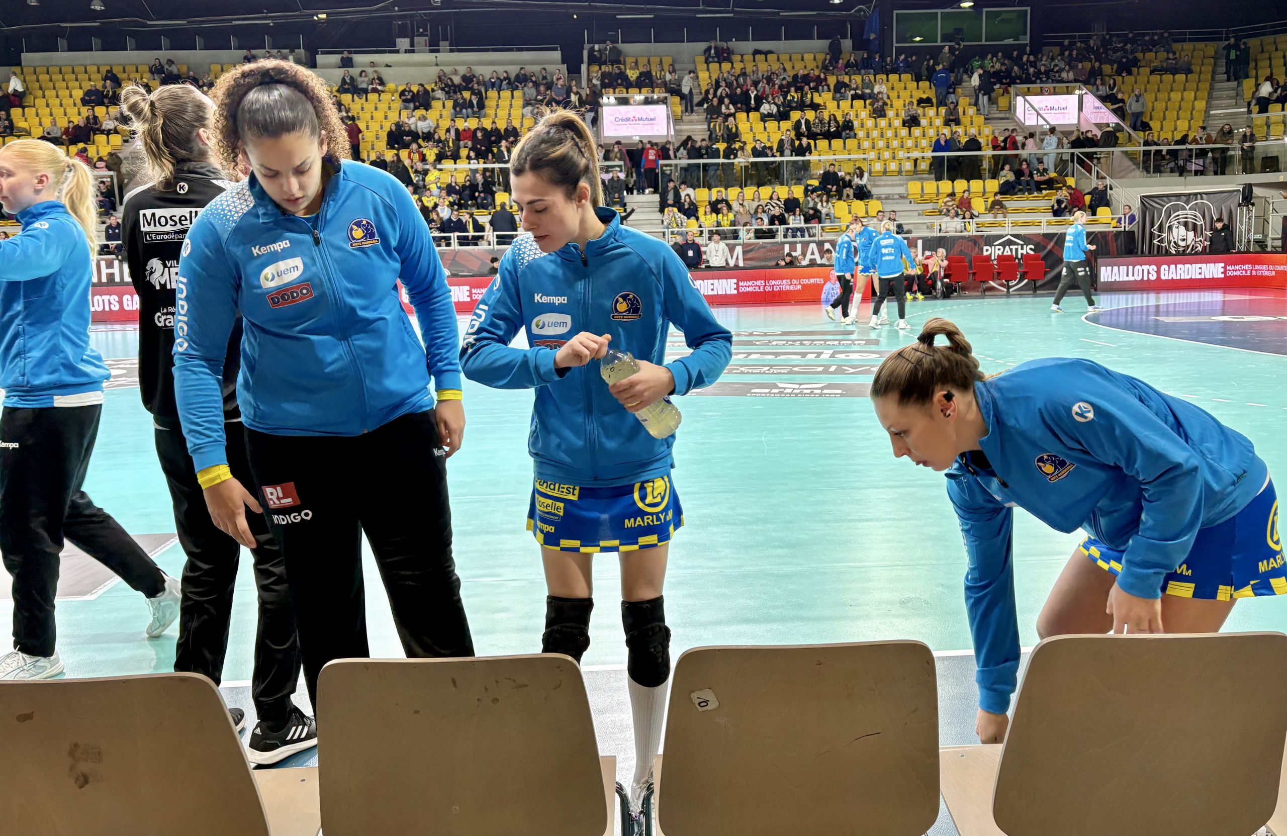 Sarah Bouktit, Lucie Granier, Chloé Valentini Handball Piraths Strasbourg ATH contre Metz au Rhenus sur handbelles.fr