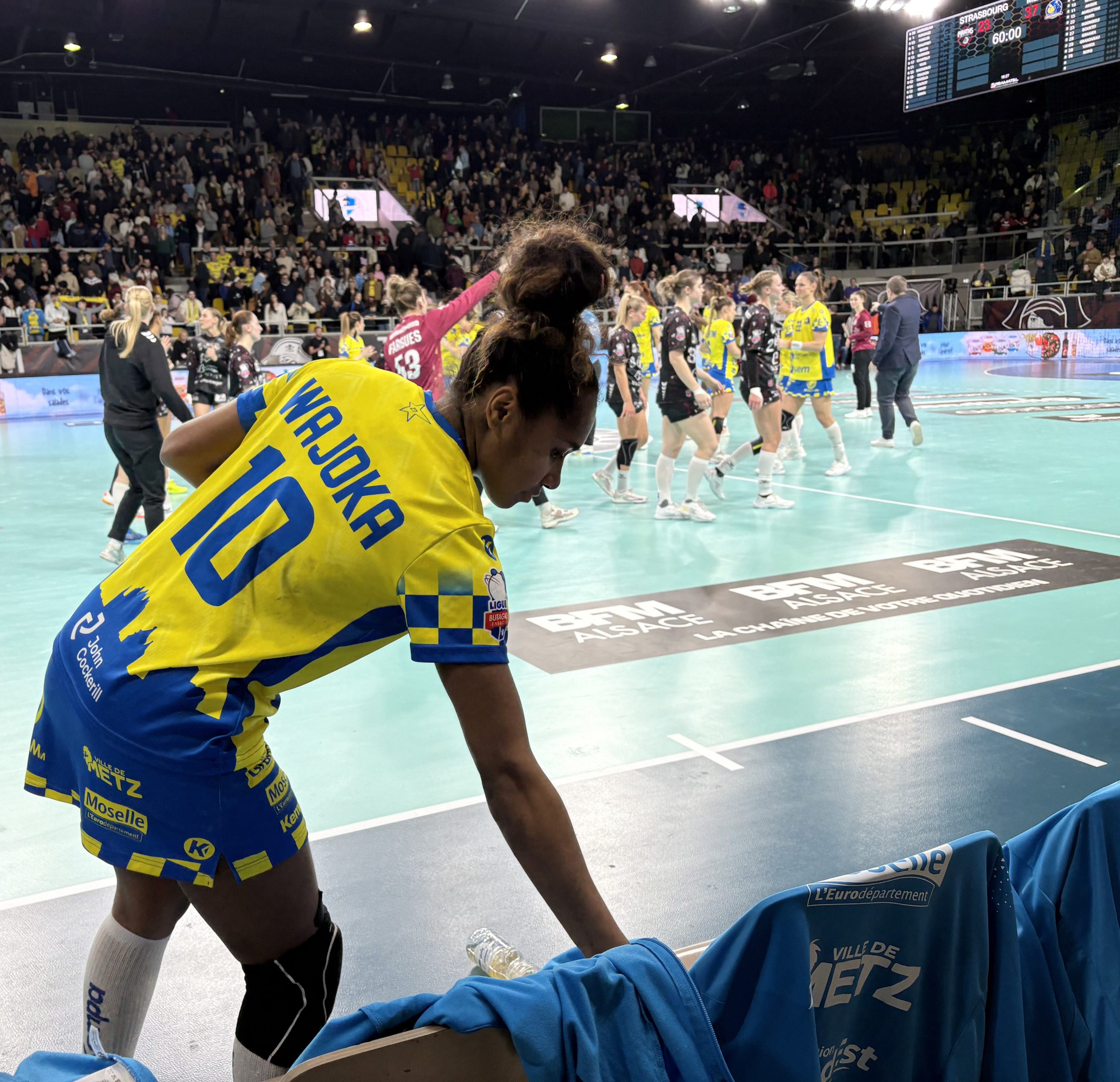 Suzanne Wajoka Handball Piraths Strasbourg ATH contre Metz au Rhenus sur handbelles.fr
