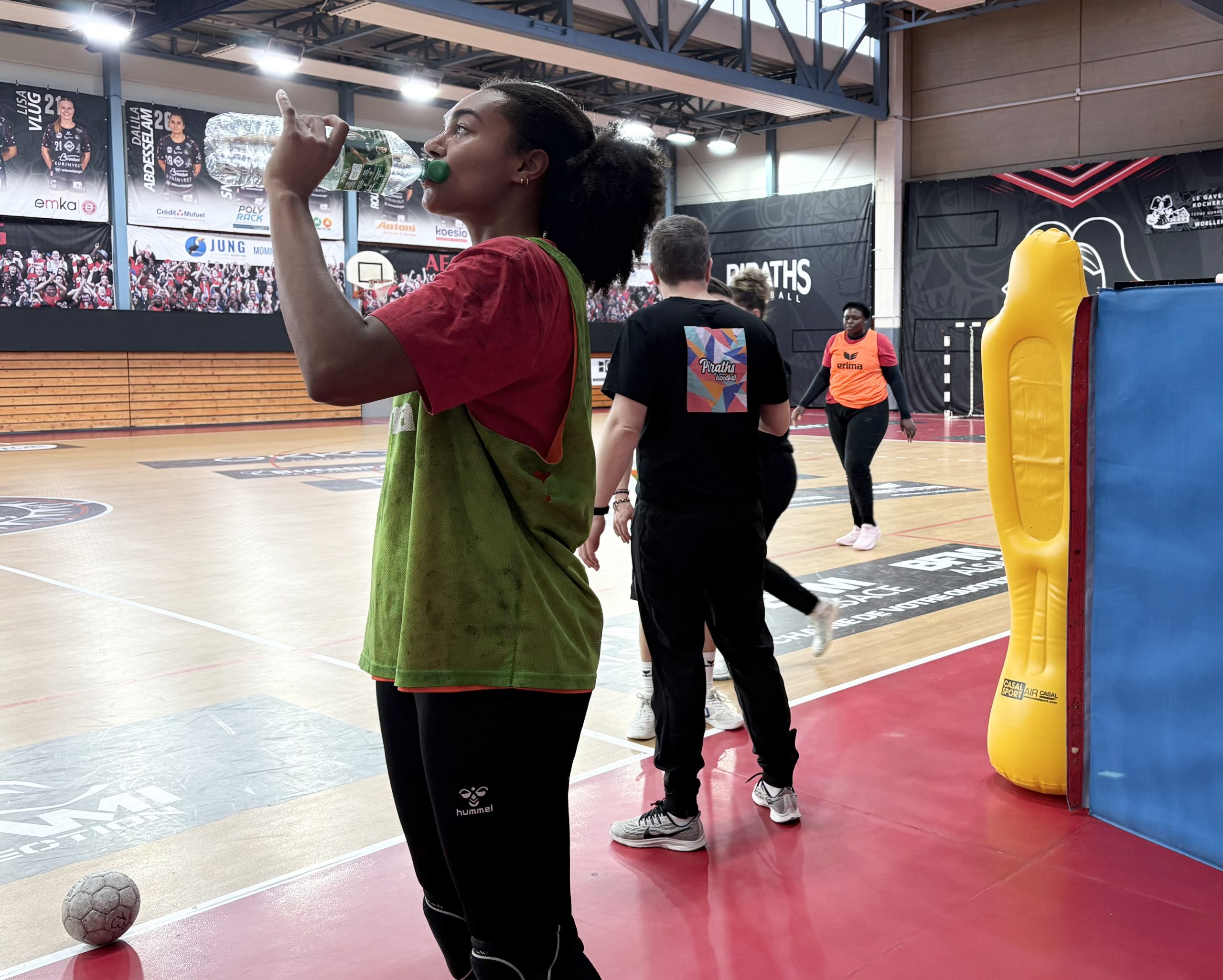 Louise Cusset Piraths Strasbourg ATH handball sur handbelles.fr