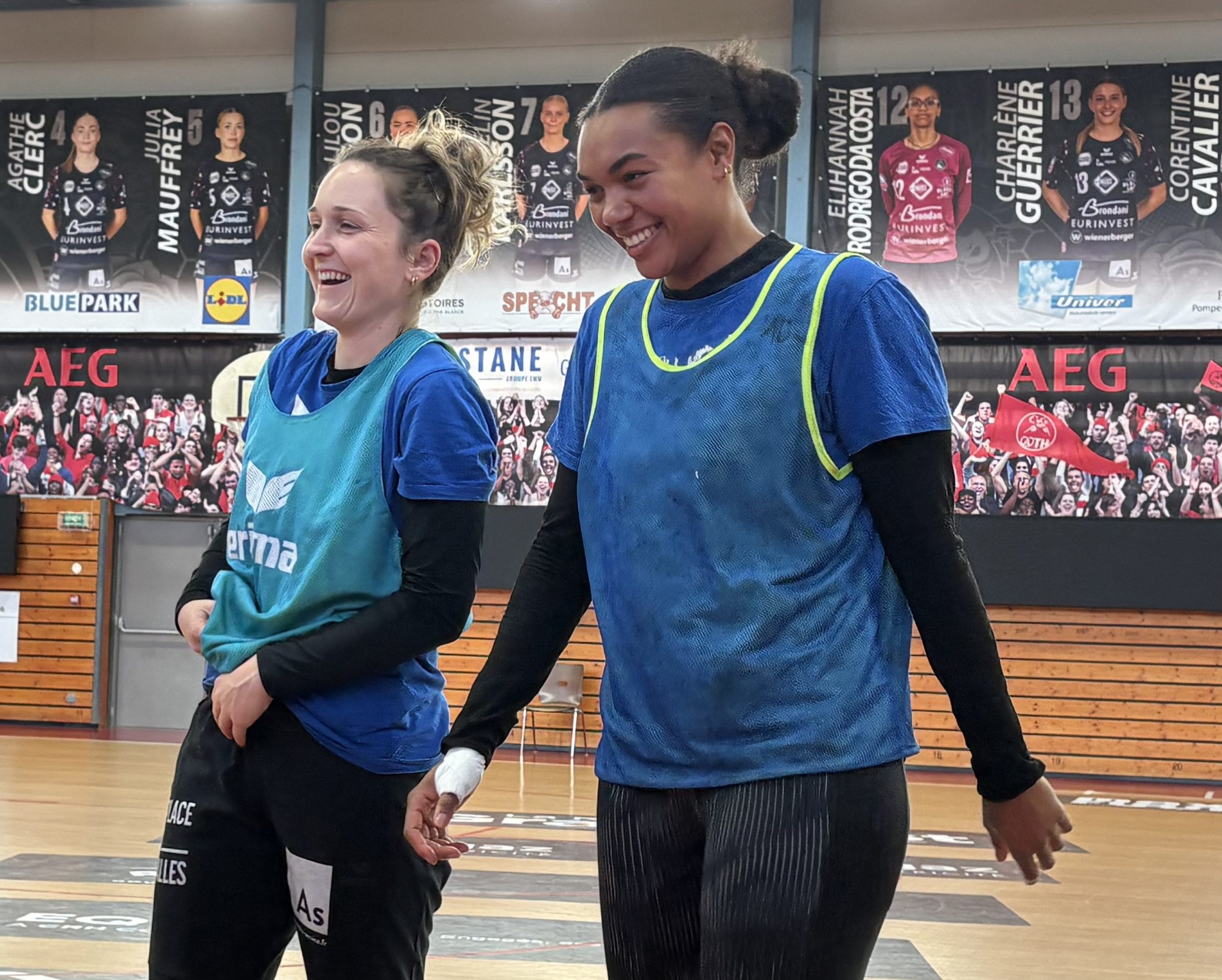 Léa Fargues et Louise Cusset Piraths Strasbourg ATH handball sur handbelles.fr