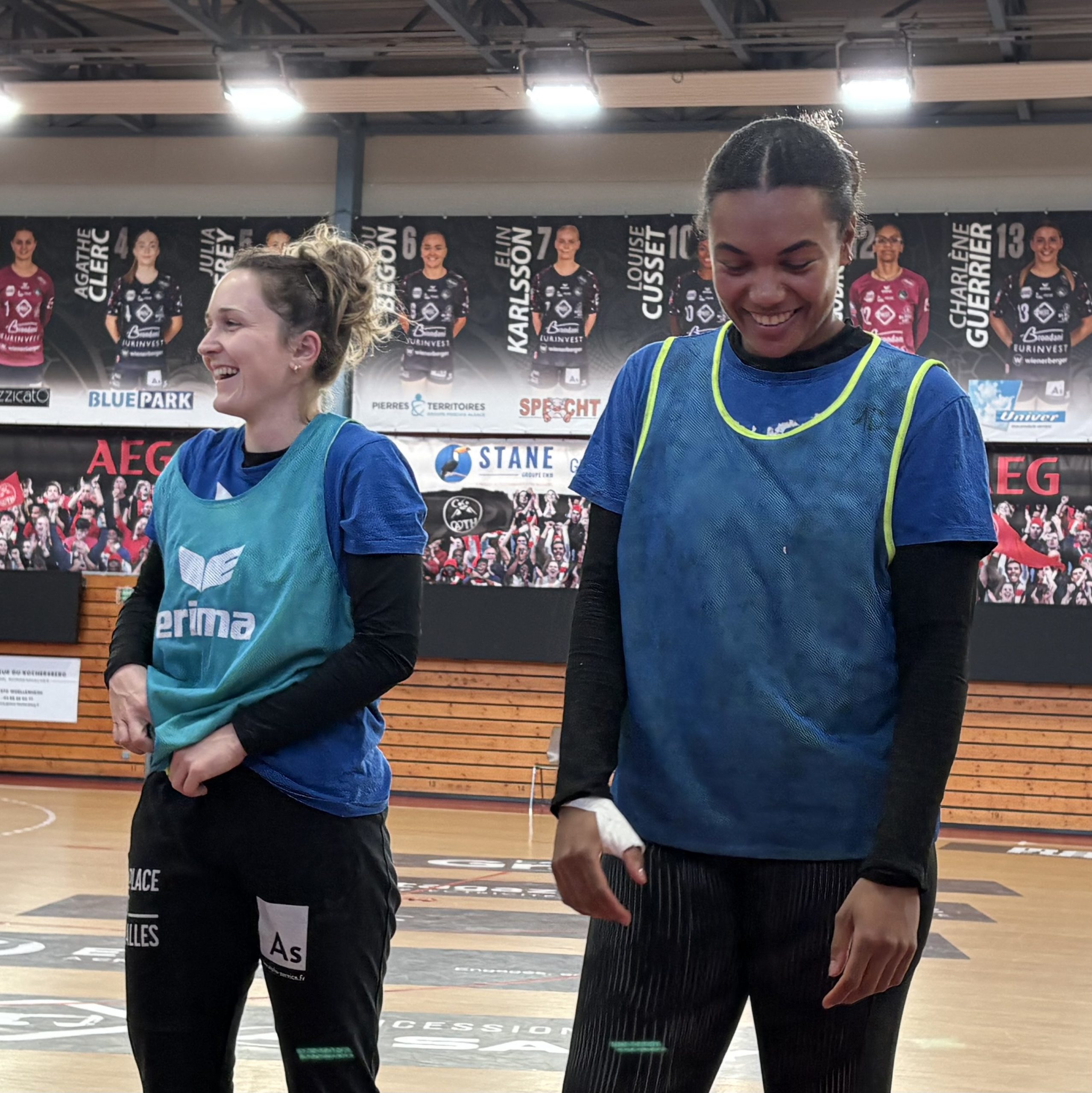 Léa Fargues et Louise Cusset Piraths Strasbourg ATH handball sur handbelles.fr