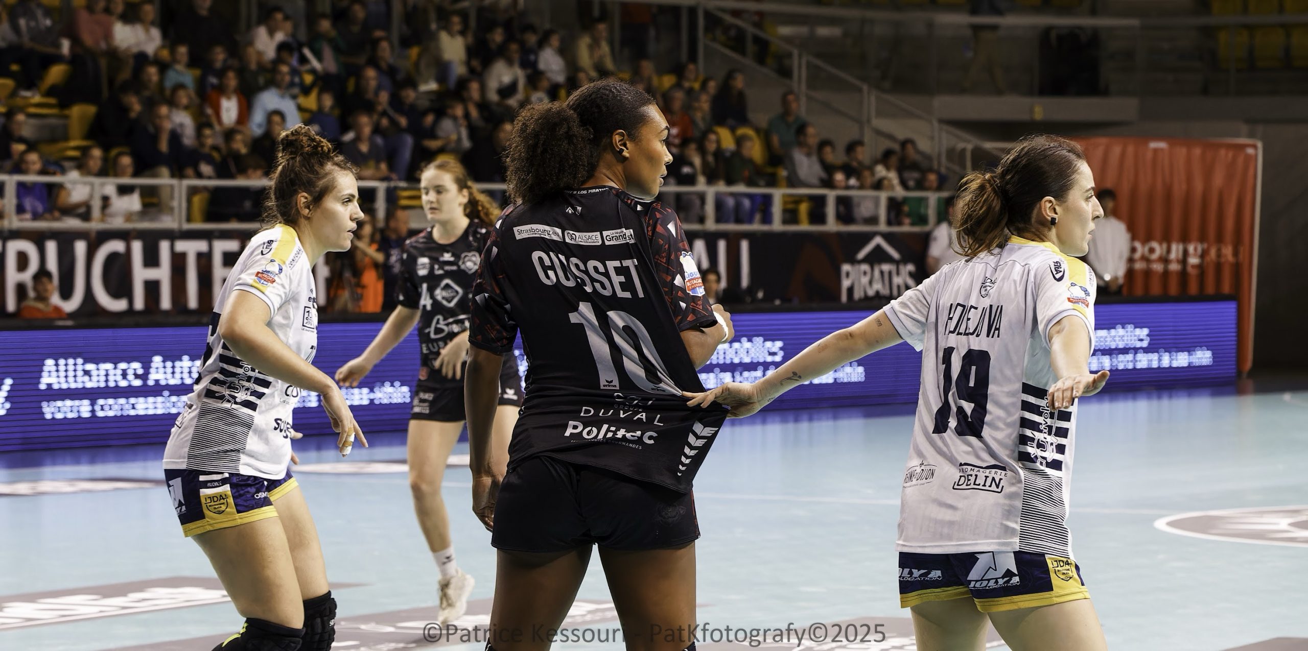 Louise Cusset Piraths Strasbourg ATH handball sur handbelles.fr
