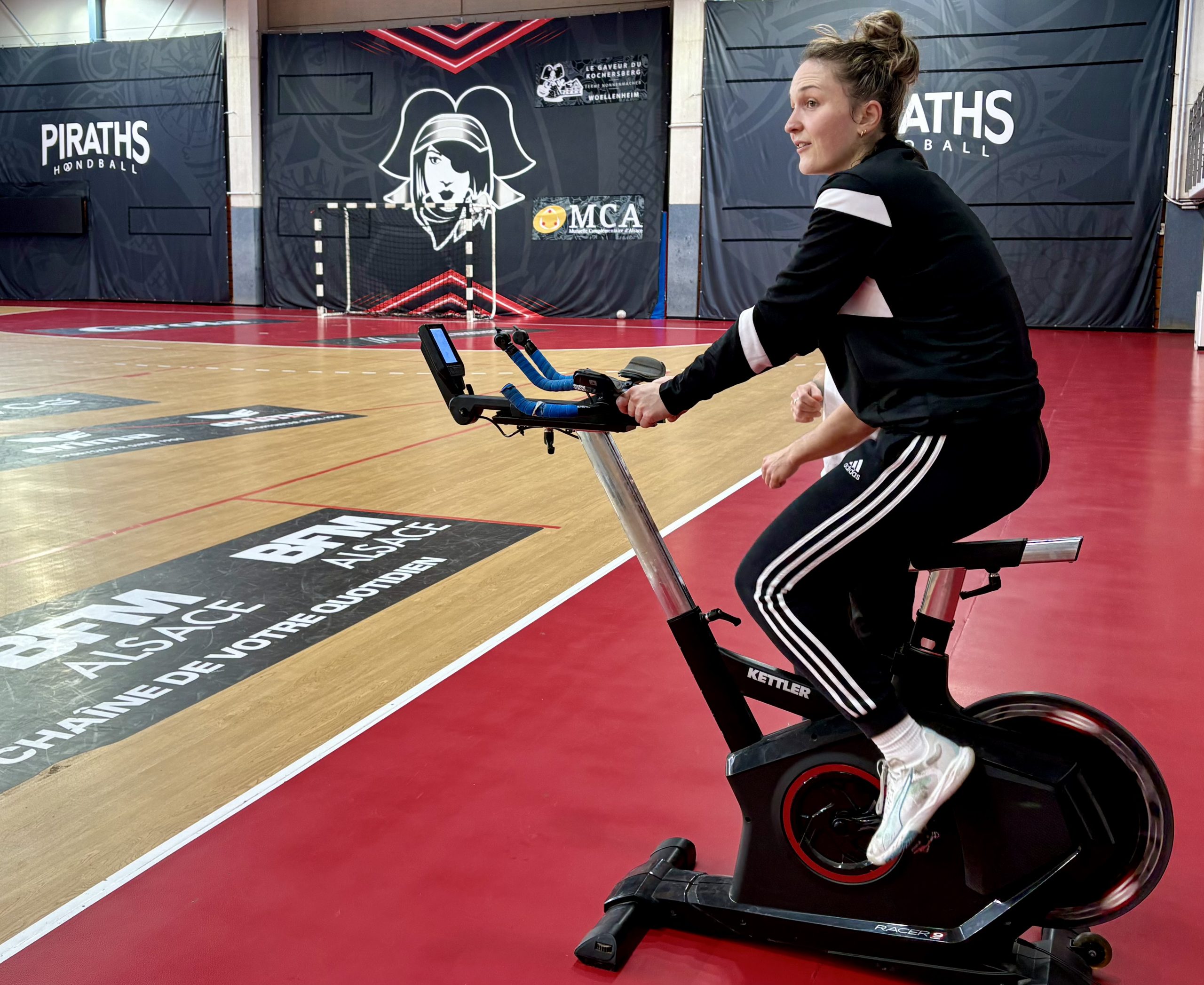 Léa Fargues Piraths Strasbourg ATH en équipe de France de handball sur handbelles.fr