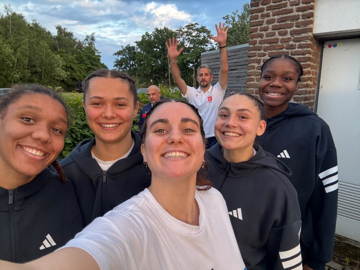 Claire Koestner, Yvana Atangana, Léane Gonzalez, Mélissa Chantelly, Lyson Samaï équipe de France U20 handball sur handbelles.fr
