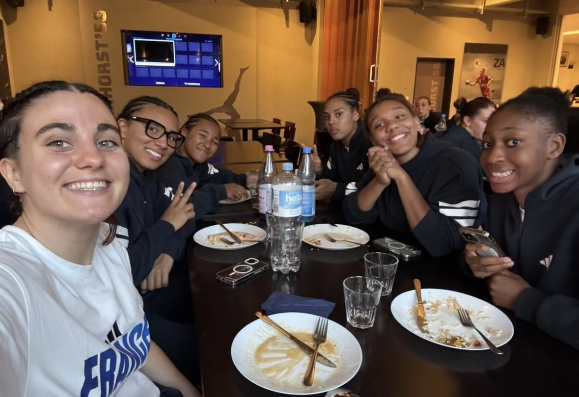Claire Koestner, Yvana Atangana, Léane Gonzalez, Mélissa Chantelly, Lyson Samaï équipe de France U20 handball sur handbelles.fr