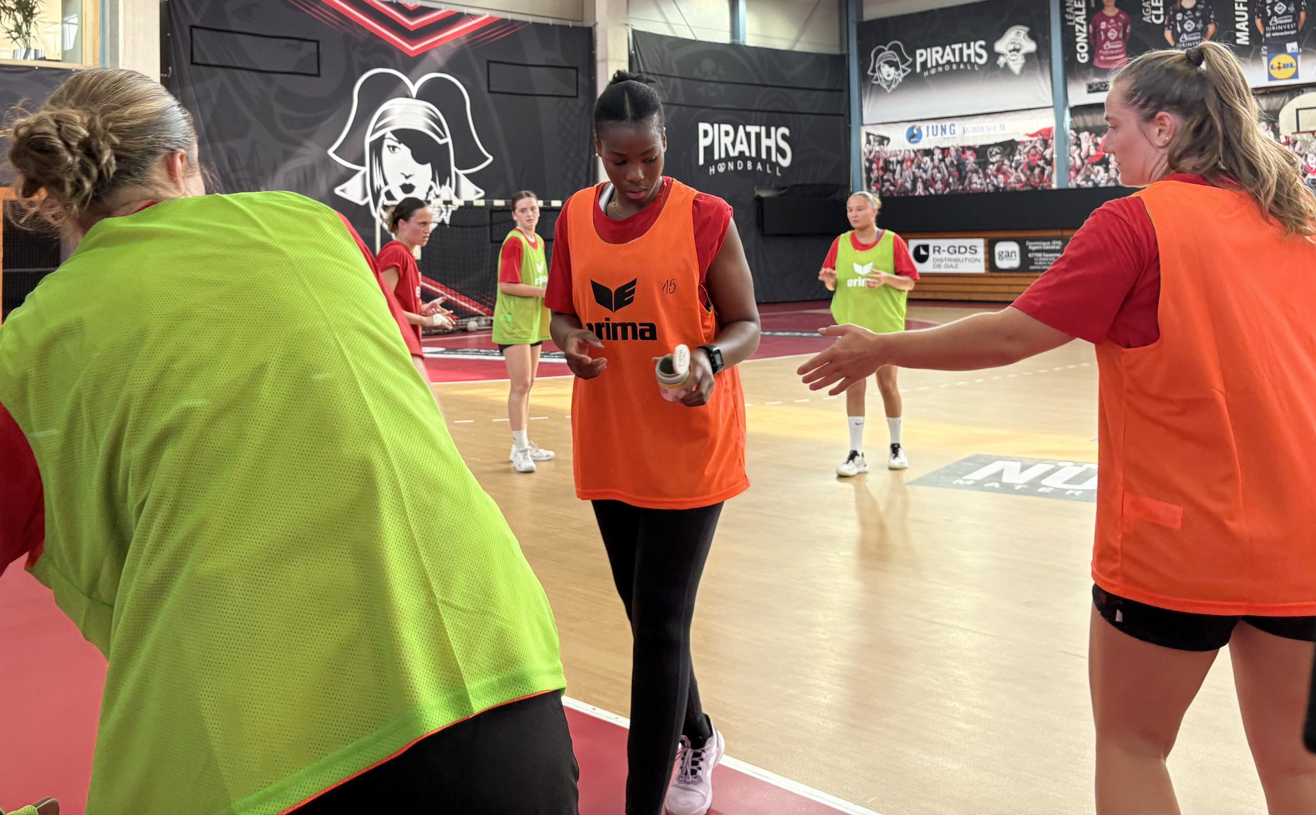 Hawa N’Diaye Anne Tolstrup Petersen Piraths Strasbourg ATH handball sur handbelles.fr