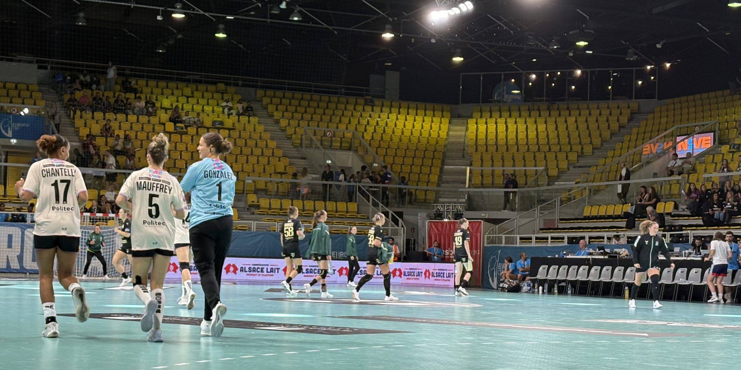 Mélissa Chantelly, Julia Mauffrey, Léane Gonzalez Piraths handball Europ’A Cup Strasbourg FTC sur handbelles.fr 