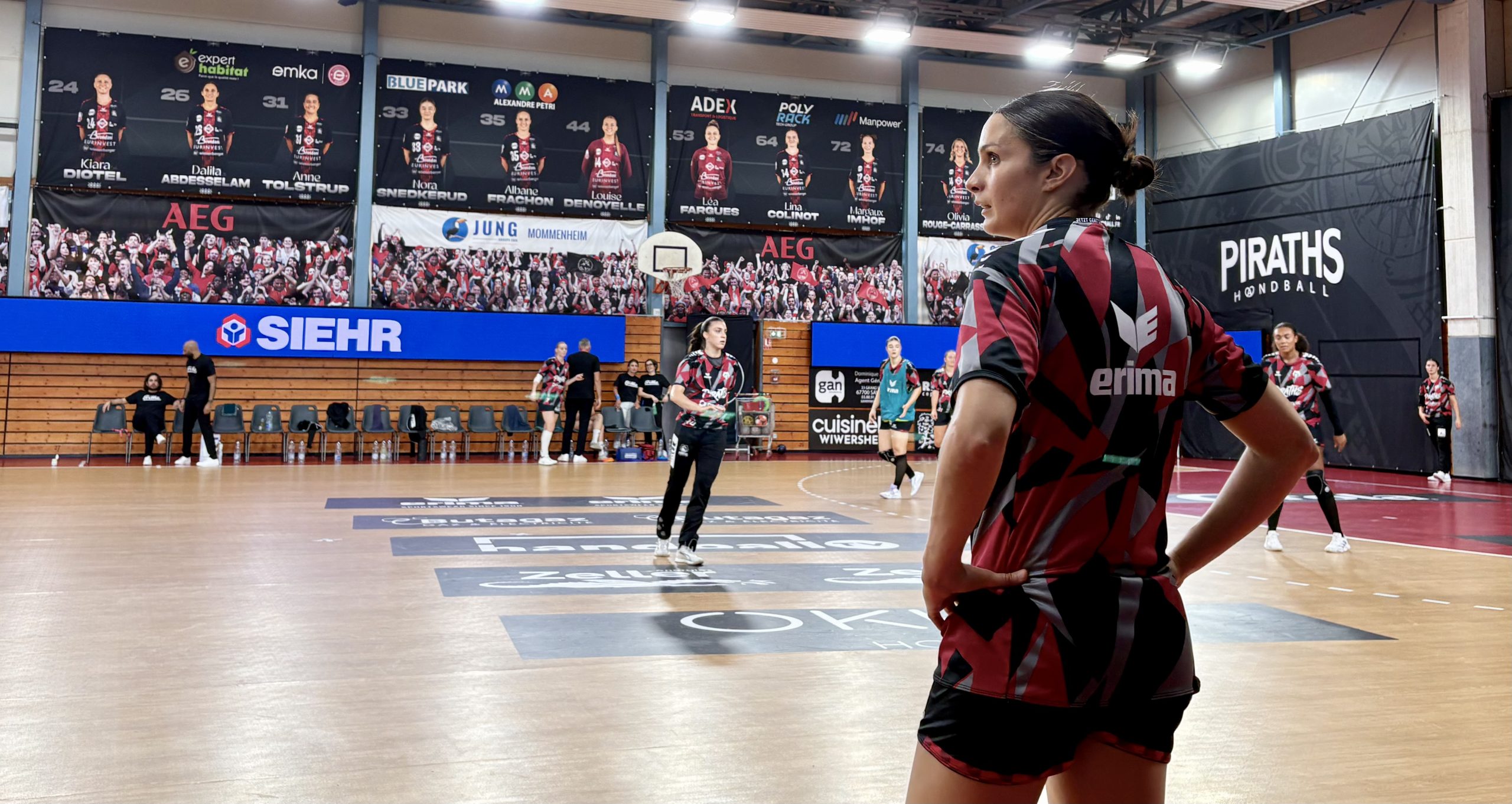 Dalila Abdesselam Piraths handball Strasbourg ATH sur handbelles.fr