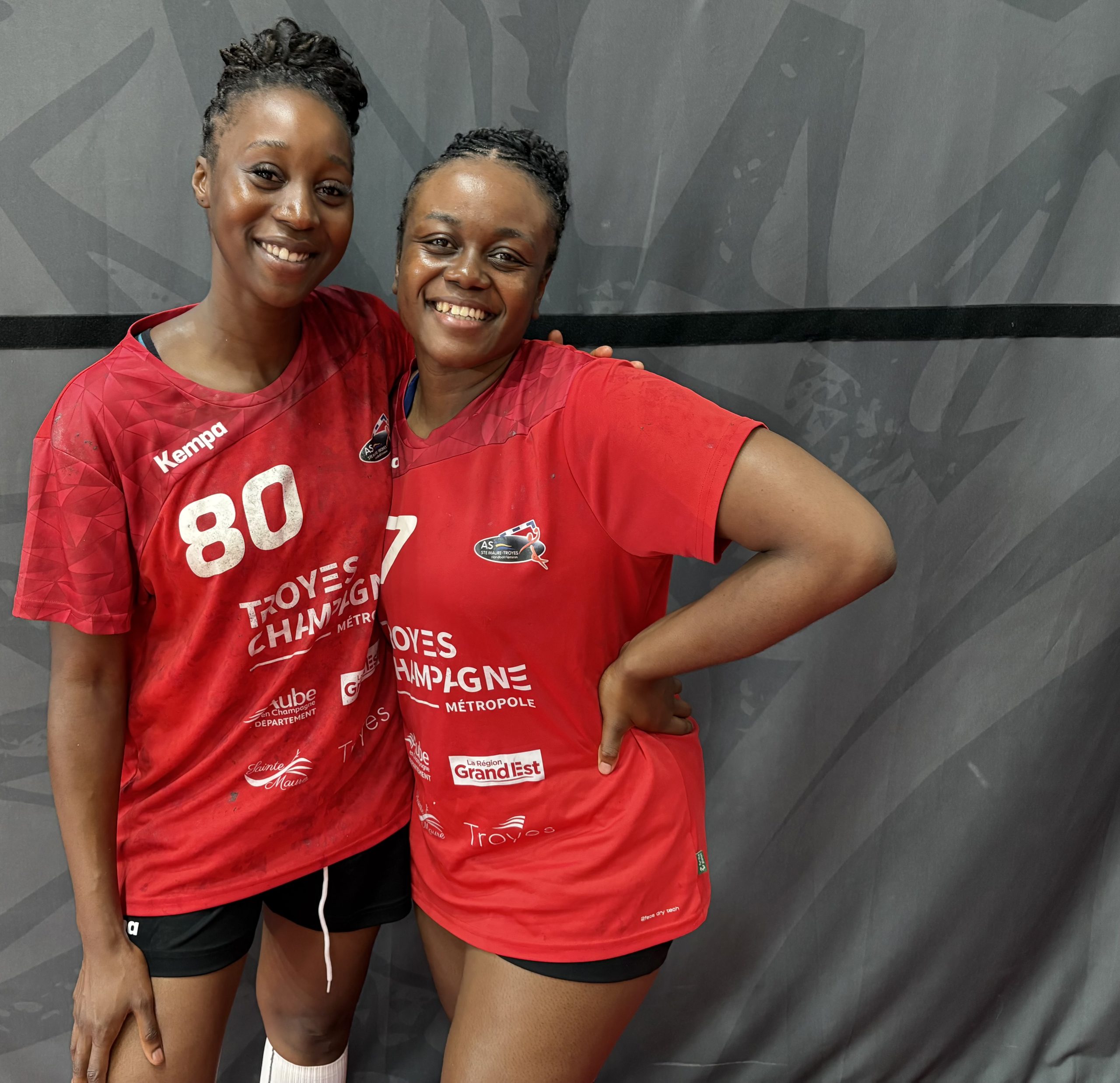 Fanta Diakhon Yvernellie Kouelamambou Sainte-Maure/Troyes handball sur handbelles.fr