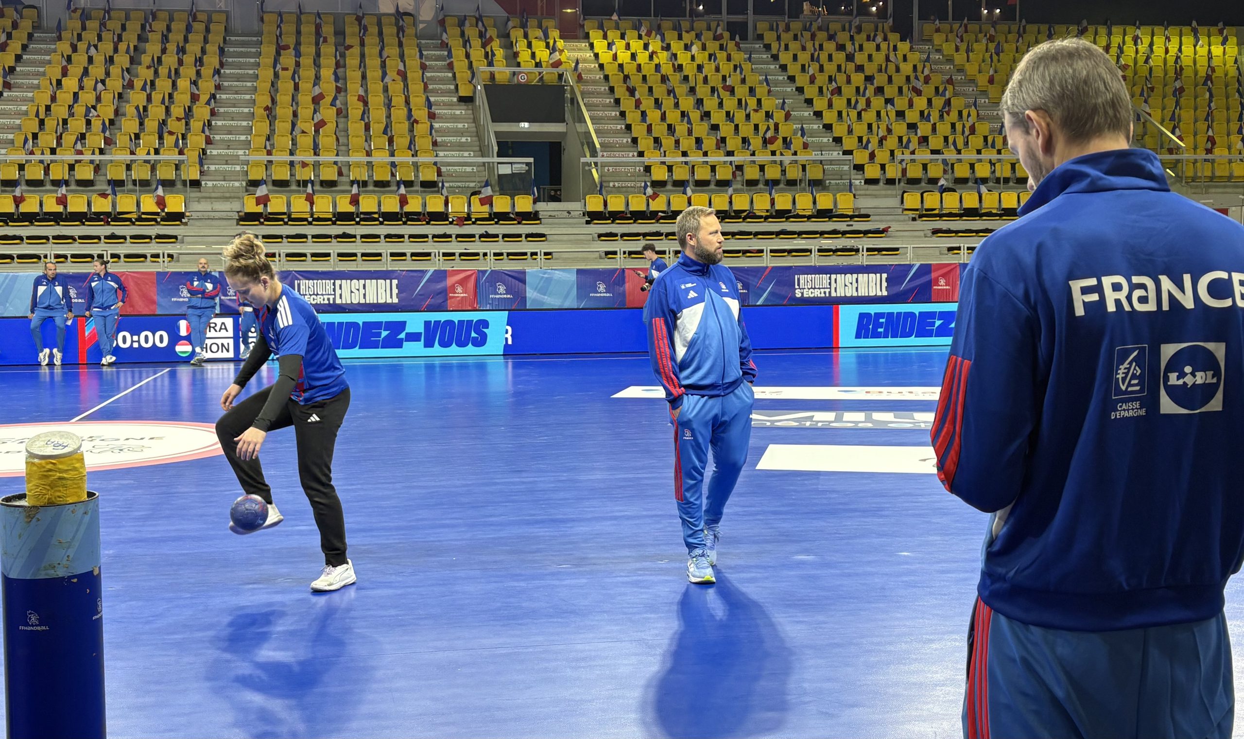 Léa Fargues Julien Kamm et Stéphane Robin équipe de France de handball sur handbelles.fr