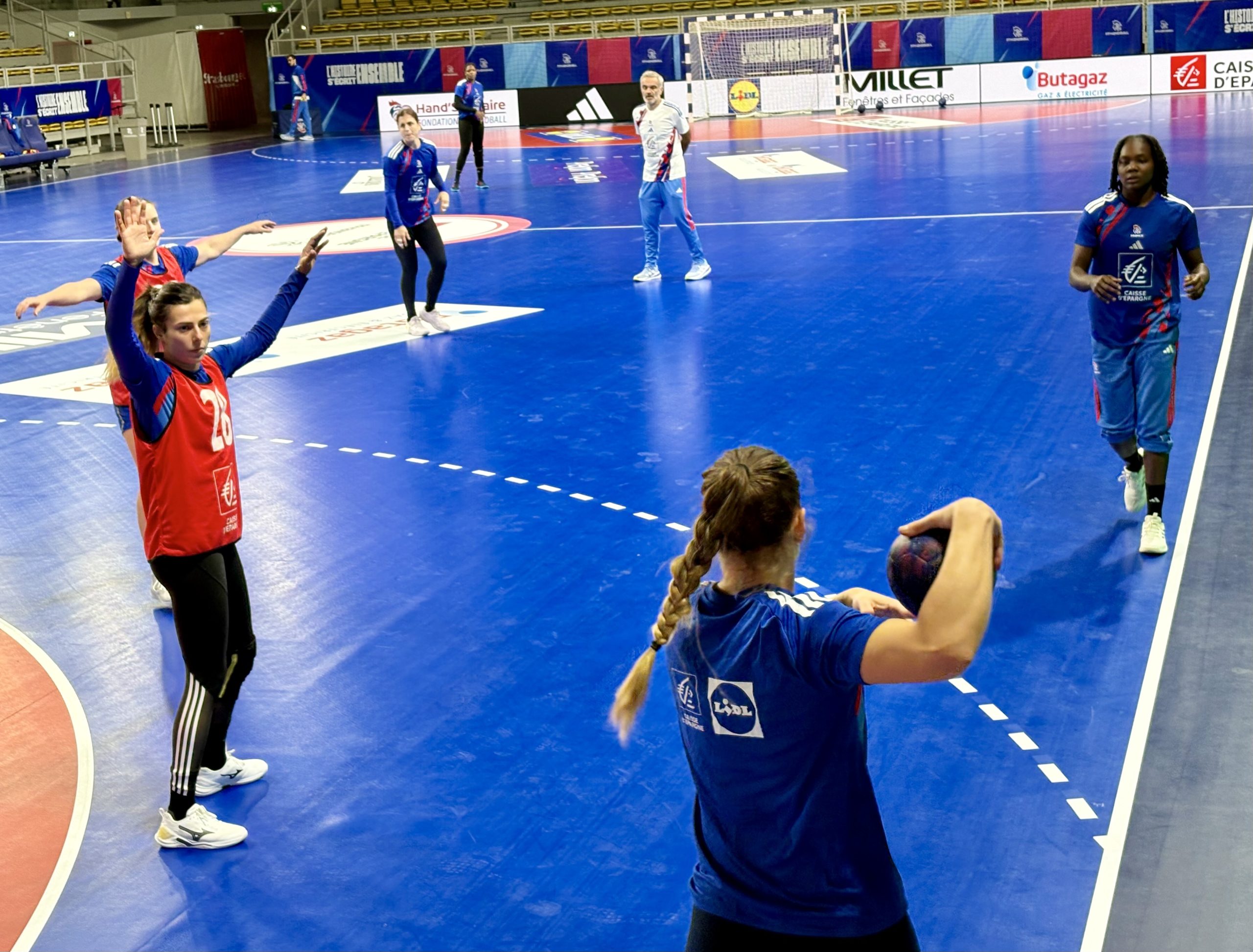 Chloé Valentini, Méline Nocandy, Lucie Granier équipe de France de handball sur handbelles.fr