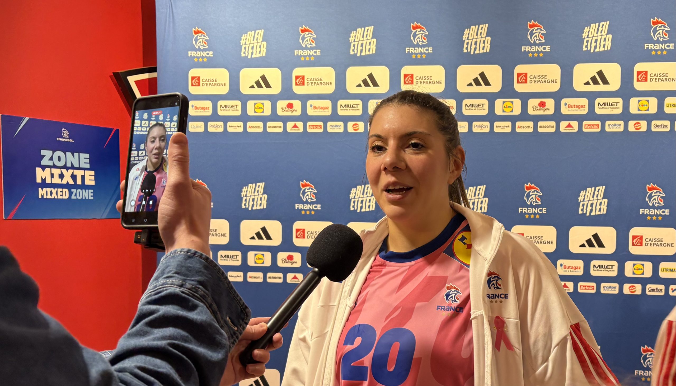 Laura Schneider Flippes équipe de France de handball Rhenus Strasbourg sur handbelles.fr