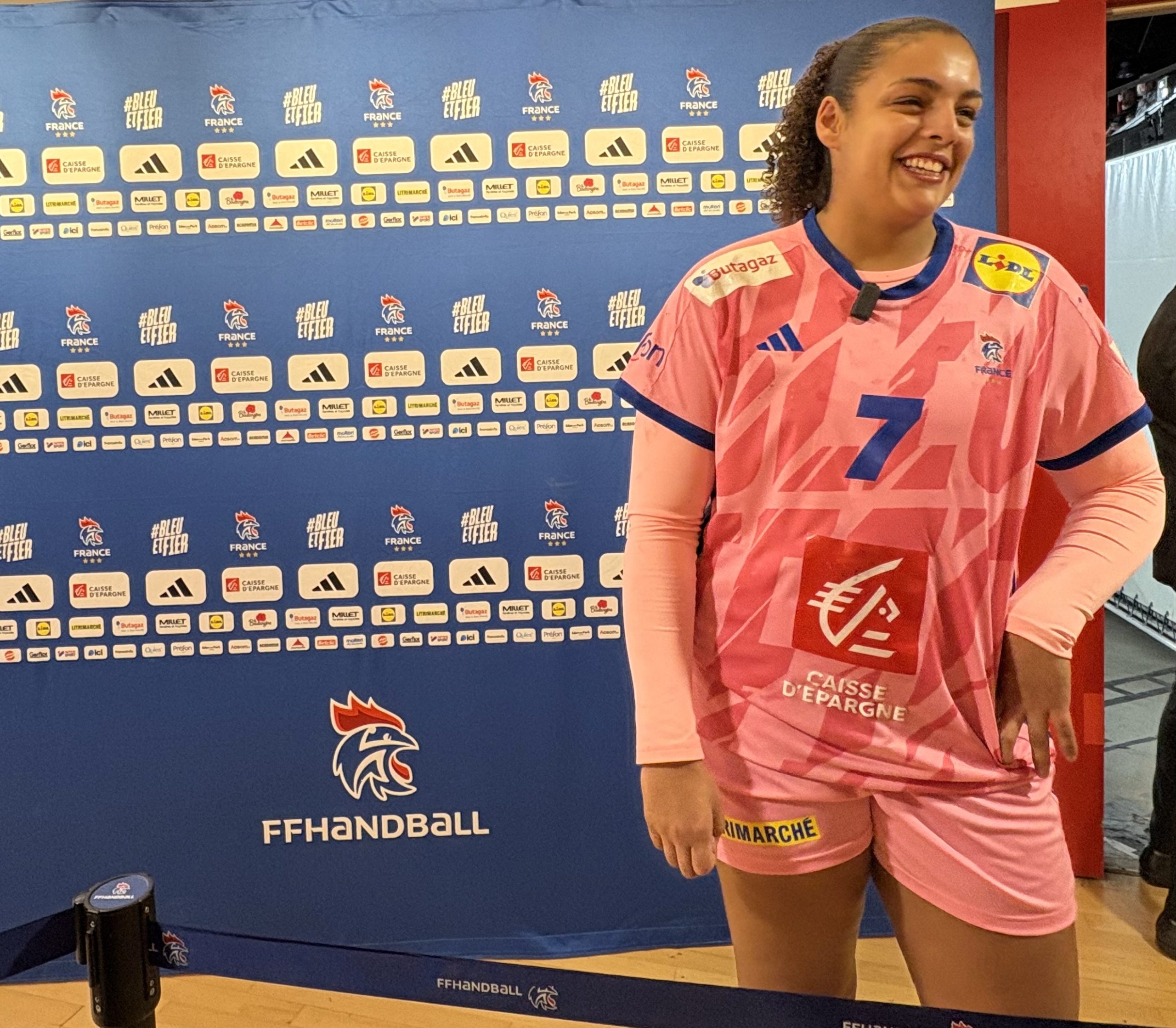 Sarah Bouktit équipe de France de handball Rhenus Strasbourg sur handbelles.fr